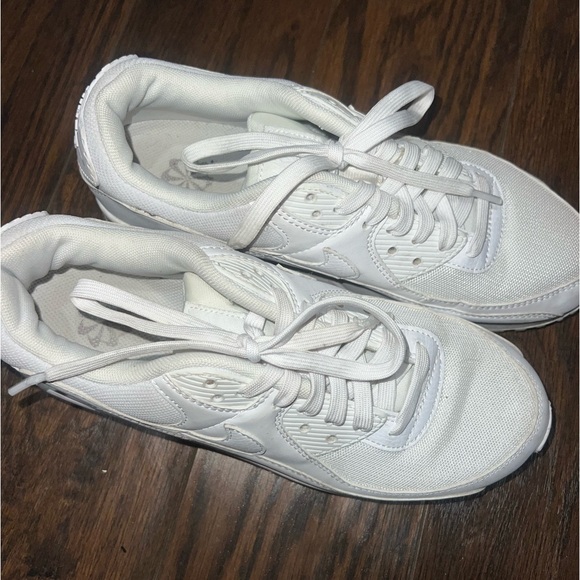 Slightly worn - Picture 2 of 4